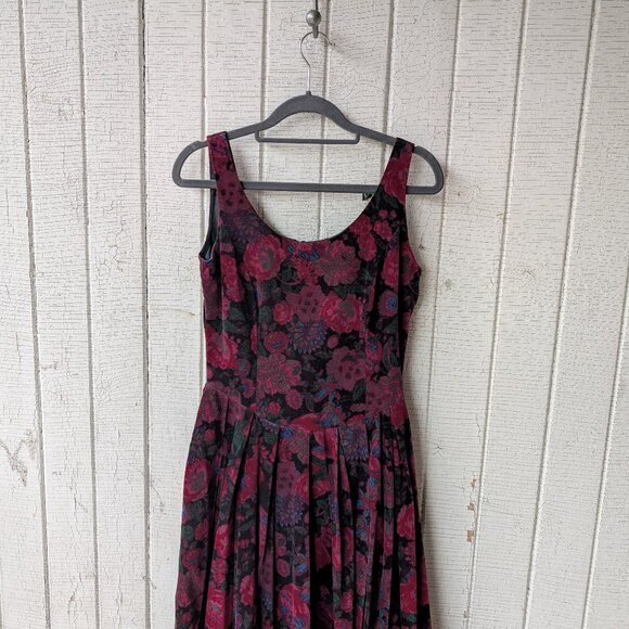 Red and Black Floral Velvet Laura Ashley Midi Dress 80s/90s - Picture 4 of 10